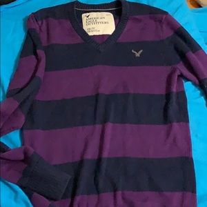 American eagle v neck